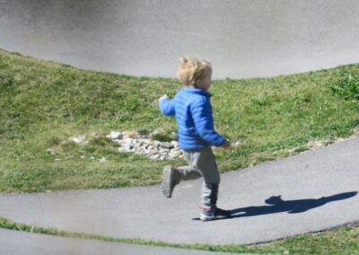 Unbeschwert die Kindheit geniessen in der Kita Kunterbunt Chur. Darum beste Empfehlungen.